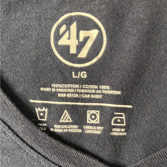 World Series V Neck Tee 2018 EUC - Picture 3 of 3